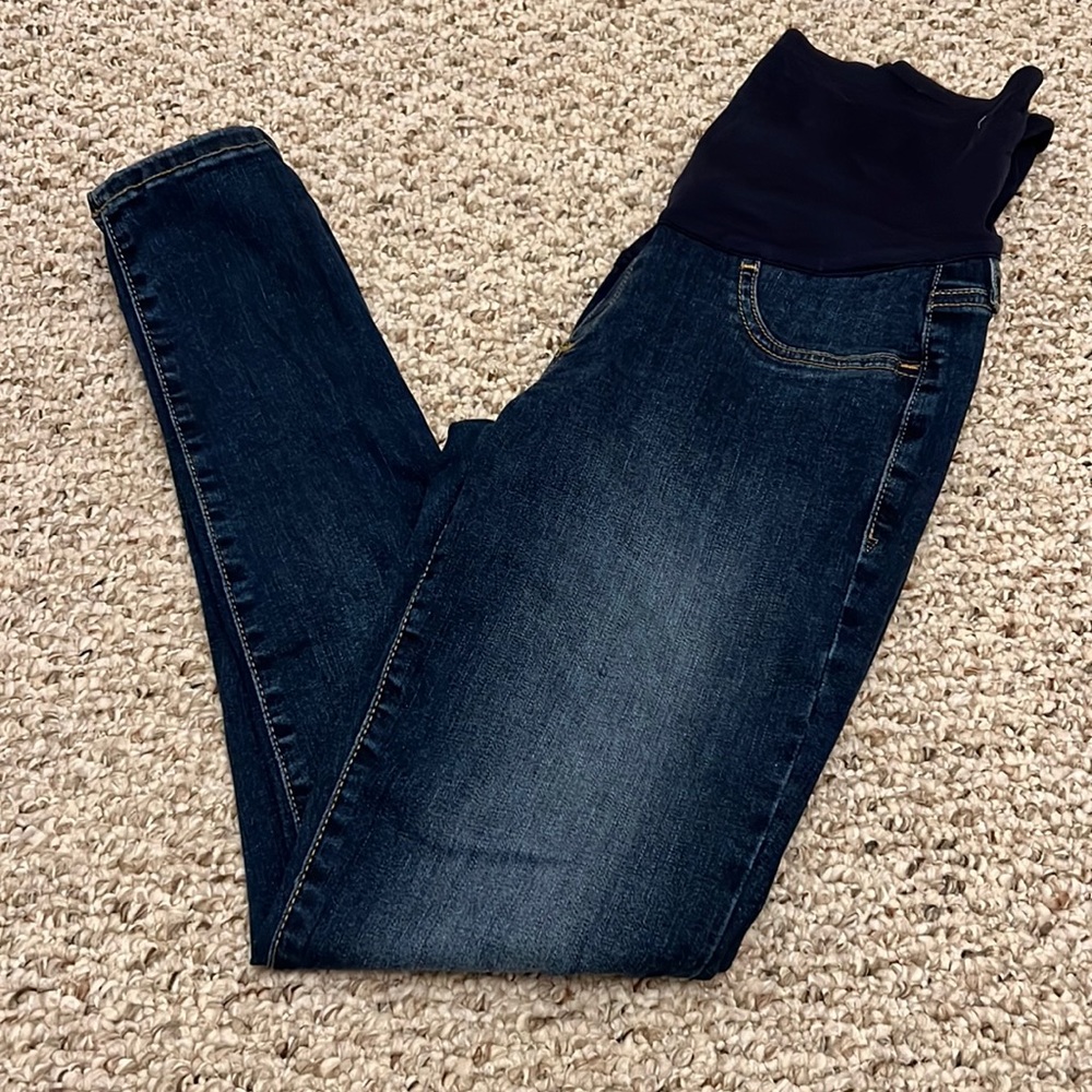 Gap size 0 maternity jeans - like new!